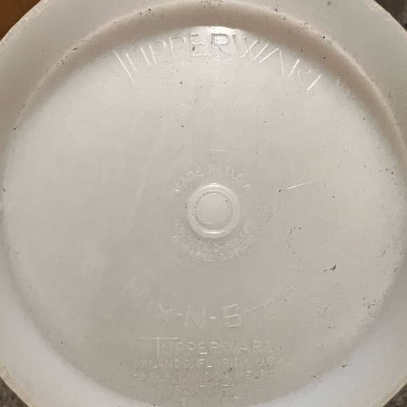 Vintage Tupperware Mix N Store 2 QT Bowl *No Lid* Red Lettering - Picture 7 of 9